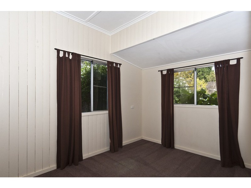 16 Charles Street, Newtown QLD 4350