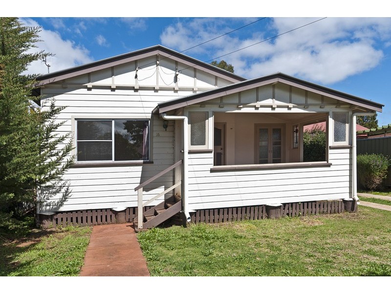 16 Charles Street, Newtown QLD 4350