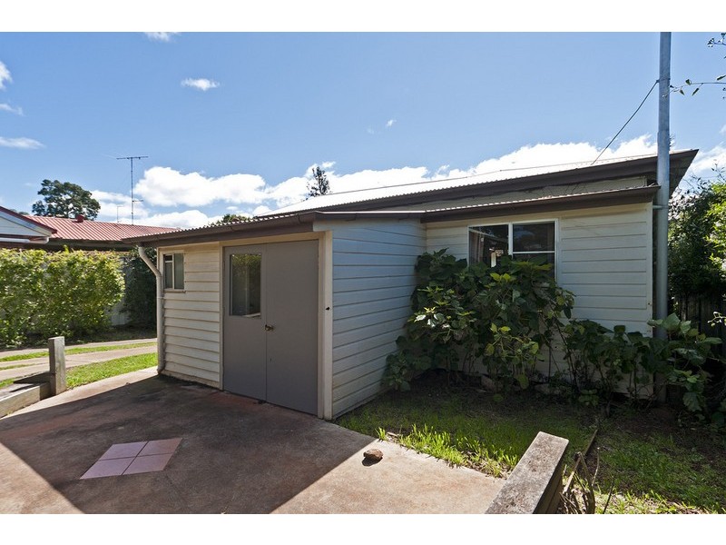 16 Charles Street, Newtown QLD 4350