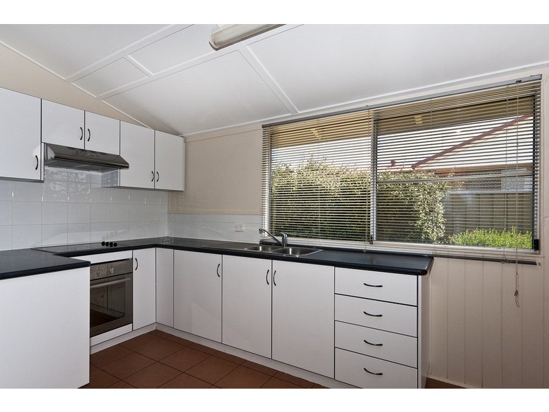 16 Charles Street, Newtown QLD 4350