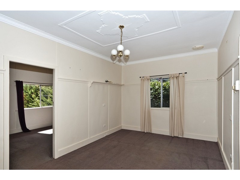 16 Charles Street, Newtown QLD 4350