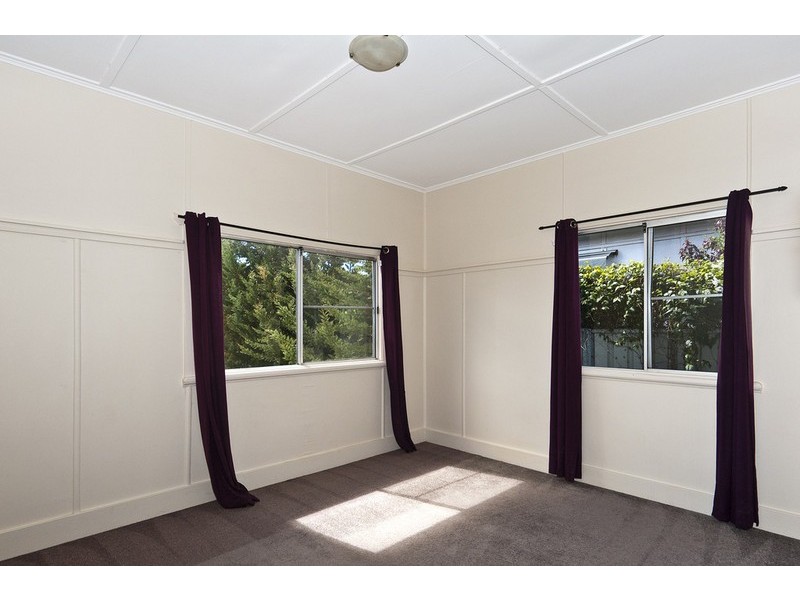 16 Charles Street, Newtown QLD 4350