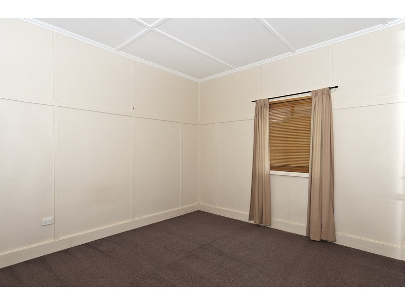 16 Charles Street, Newtown QLD 4350