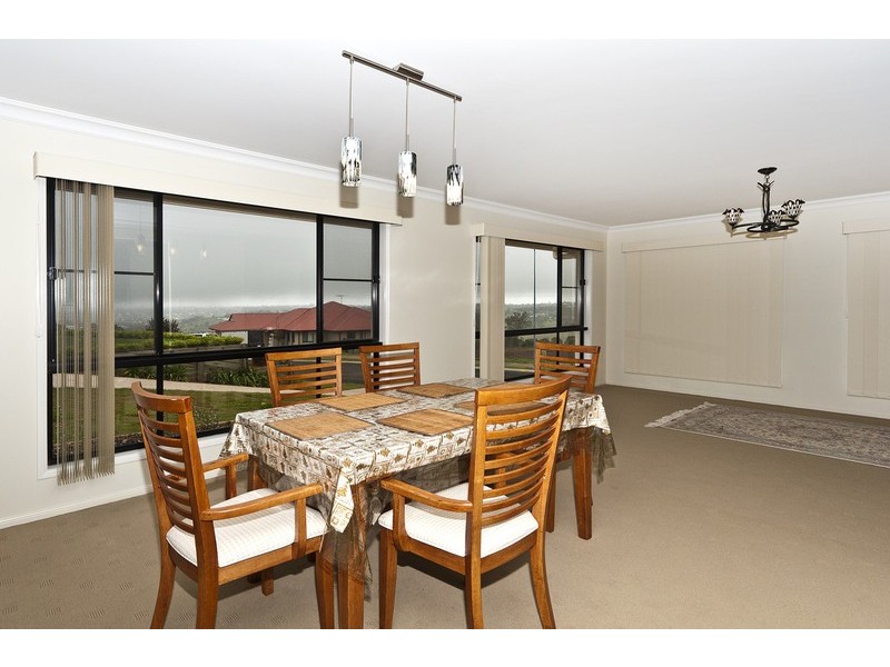 12 McShane Drive, Mount Kynoch QLD 4350
