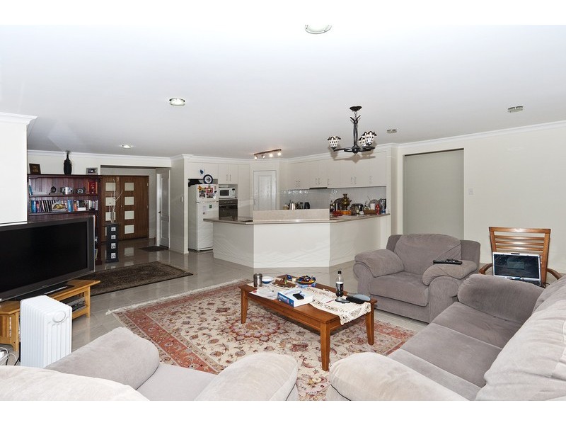 12 McShane Drive, Mount Kynoch QLD 4350