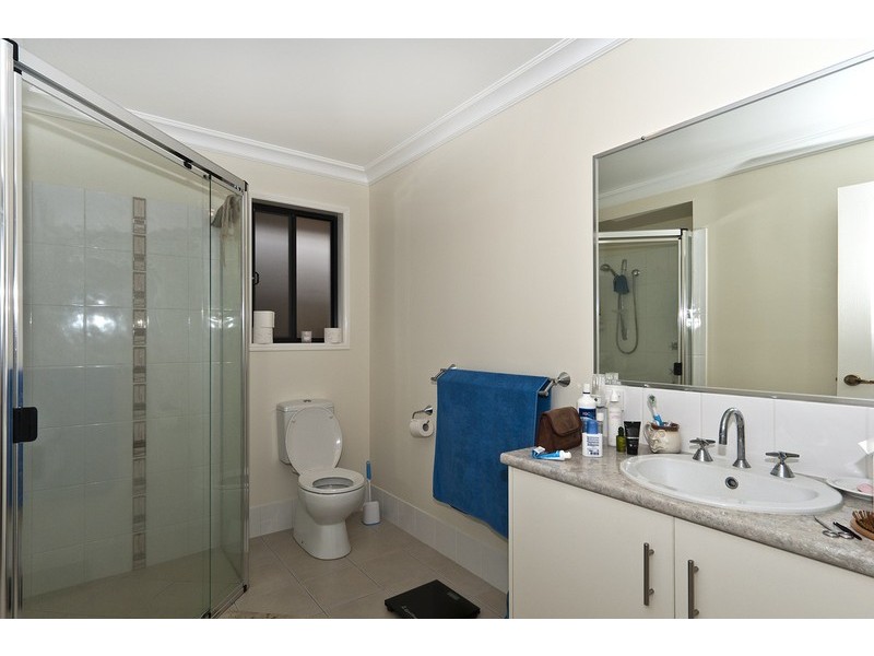 12 McShane Drive, Mount Kynoch QLD 4350