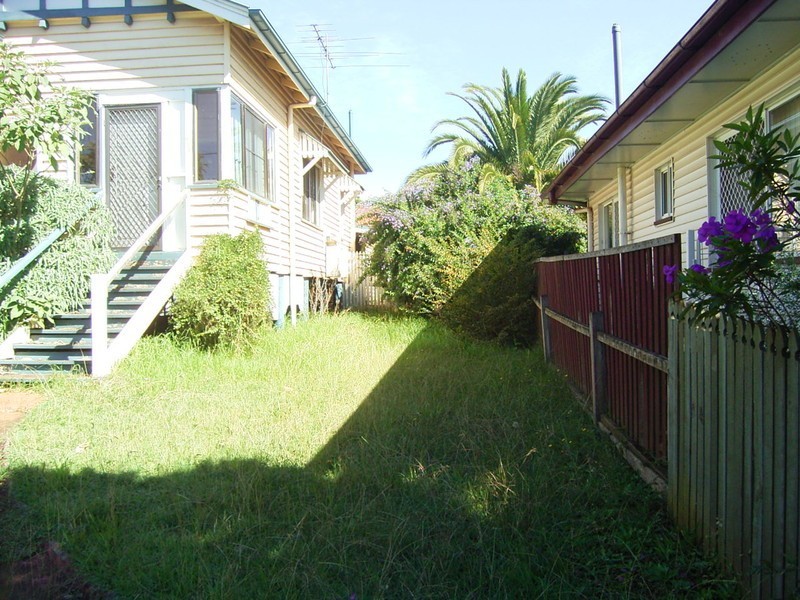 235 West Street, Harristown QLD 4350