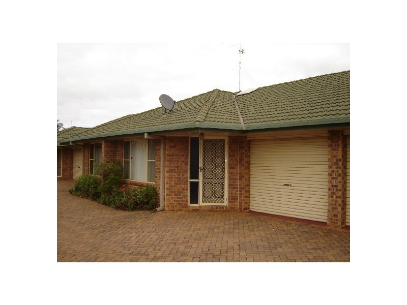 2/242 Spring Street, Kearneys Spring QLD 4350