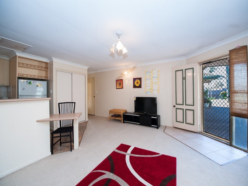 2/242 Spring Street, Kearneys Spring QLD 4350