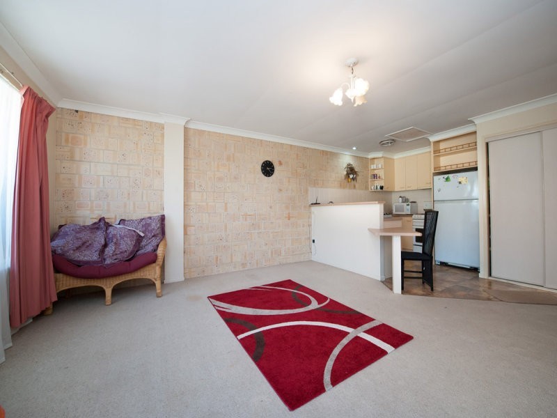 2/242 Spring Street, Kearneys Spring QLD 4350