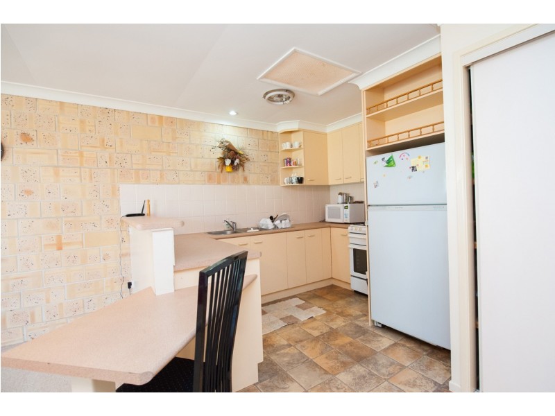2/242 Spring Street, Kearneys Spring QLD 4350