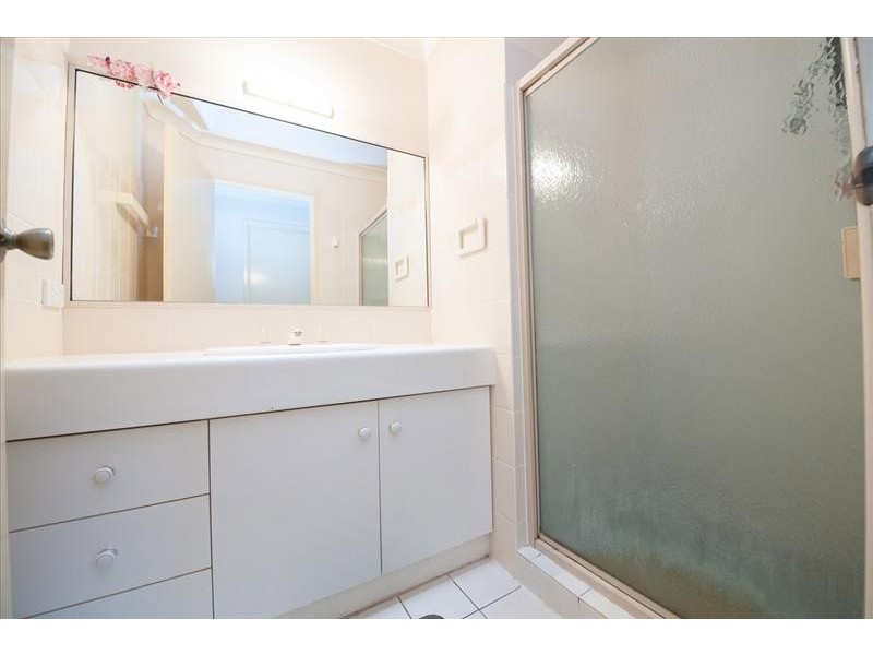 2/242 Spring Street, Kearneys Spring QLD 4350