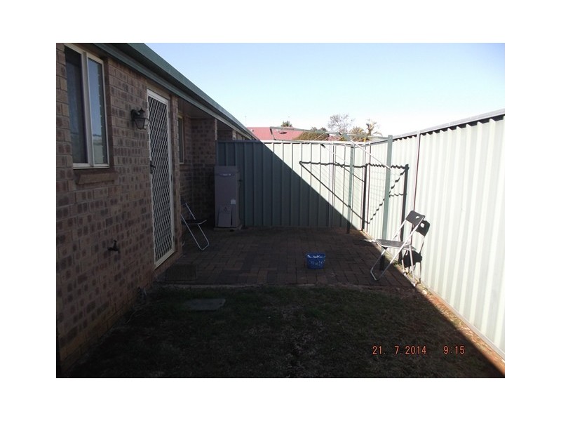 2/242 Spring Street, Kearneys Spring QLD 4350