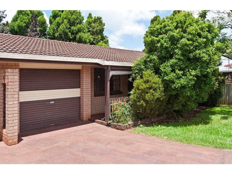 1/1 Cleary Street, Centenary Heights QLD 4350