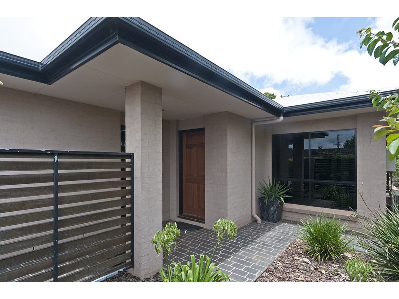 1/302B South Street, Harristown QLD 4350