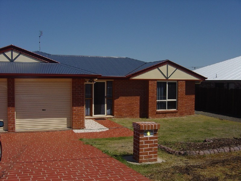 6 Sinclair Street, Wyreema QLD 4352