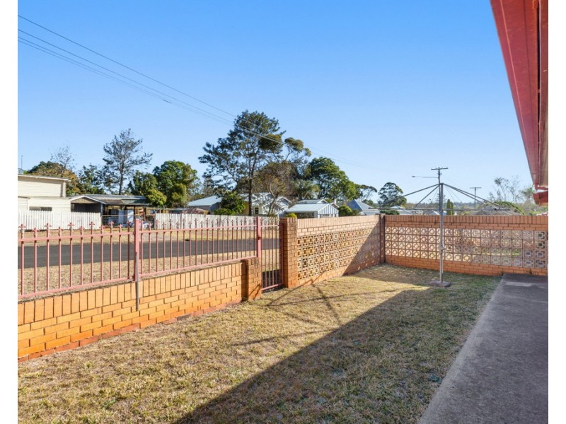 2/285 Hume Street, South Toowoomba QLD 4350