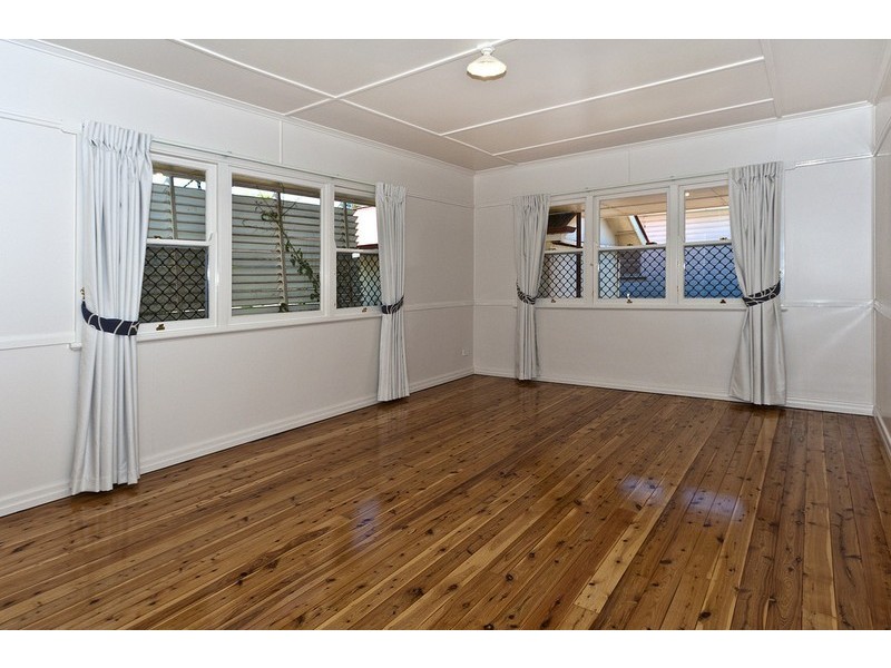 8 Helen Street, Newtown QLD 4350