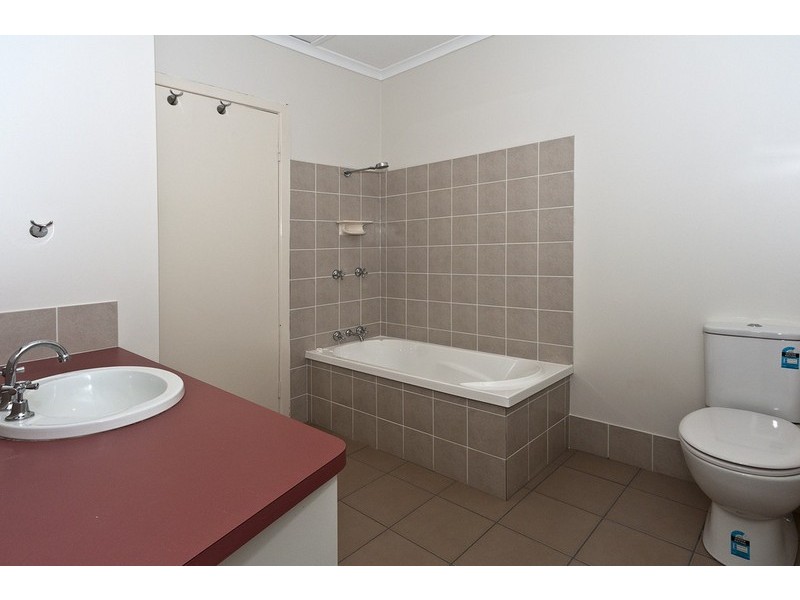 8 Helen Street, Newtown QLD 4350