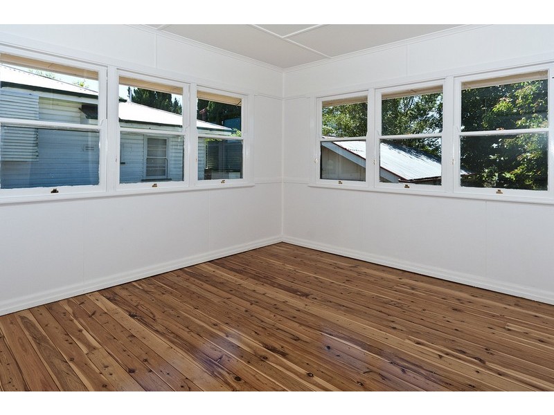 8 Helen Street, Newtown QLD 4350