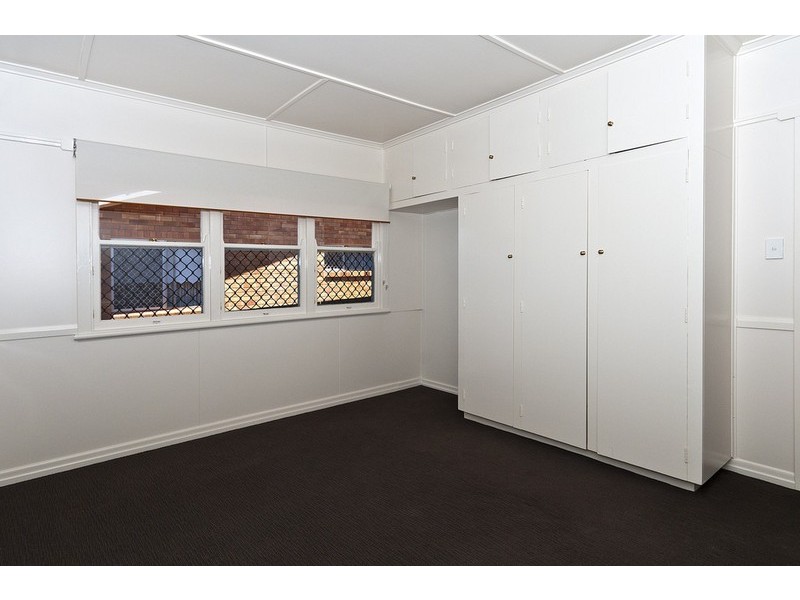 8 Helen Street, Newtown QLD 4350