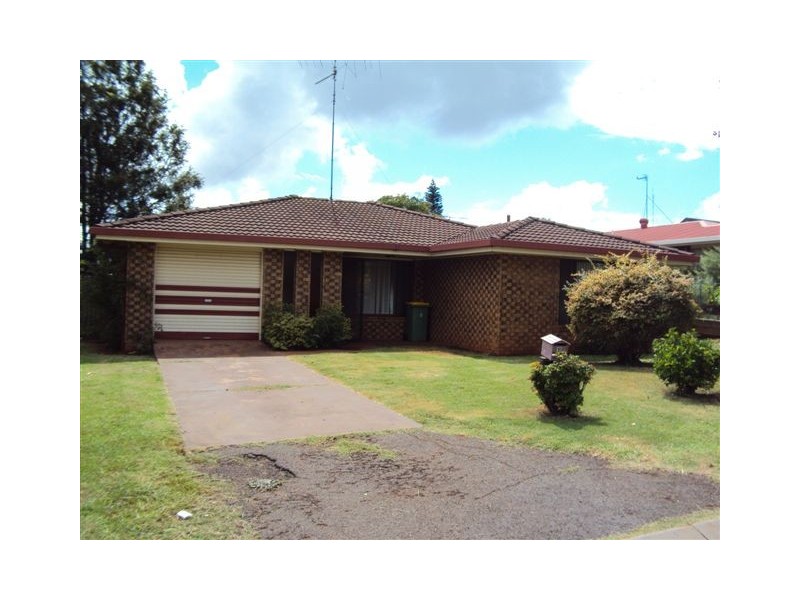 15 Damian Crescent, Kearneys Spring QLD 4350