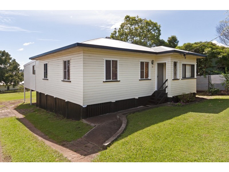 19 Christmas Street, North Toowoomba QLD 4350