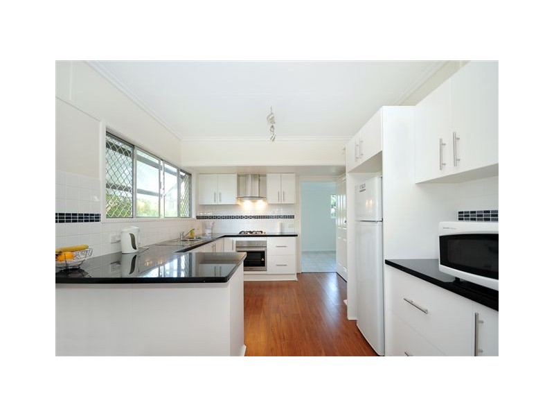 30 Geoffrey Street, Mount Lofty QLD 4350