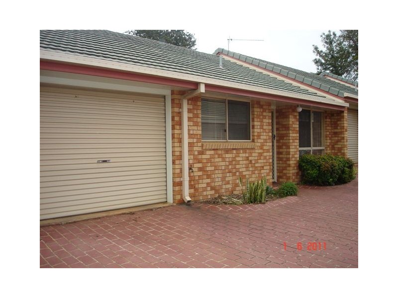 2/299 James Street, Newtown QLD 4350
