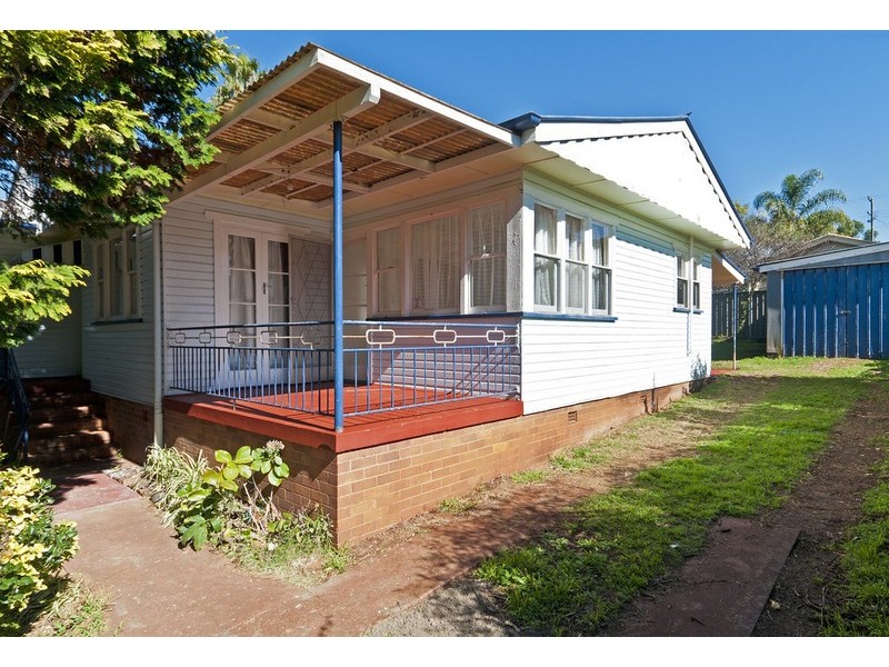 257 West Street, Harristown QLD 4350