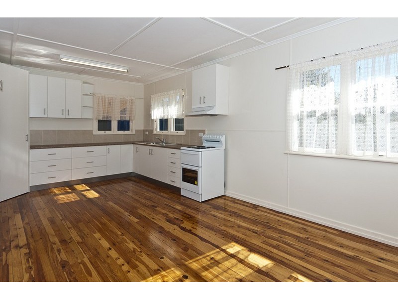 257 West Street, Harristown QLD 4350