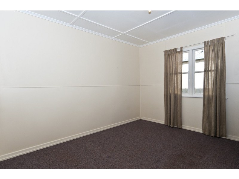 257 West Street, Harristown QLD 4350