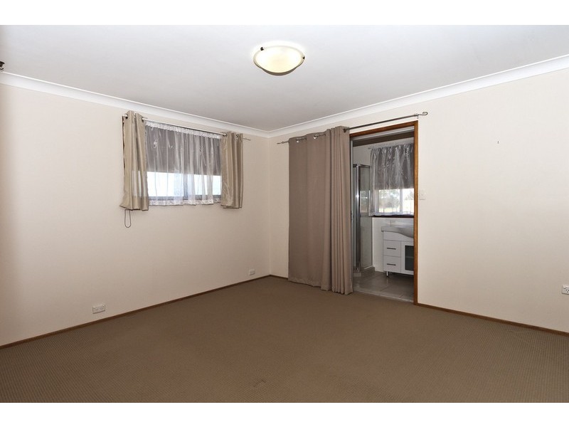 2 Bischof Street, Wilsonton Heights QLD 4350