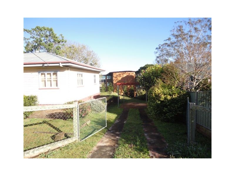 5 Esther Street, Mount Lofty QLD 4350