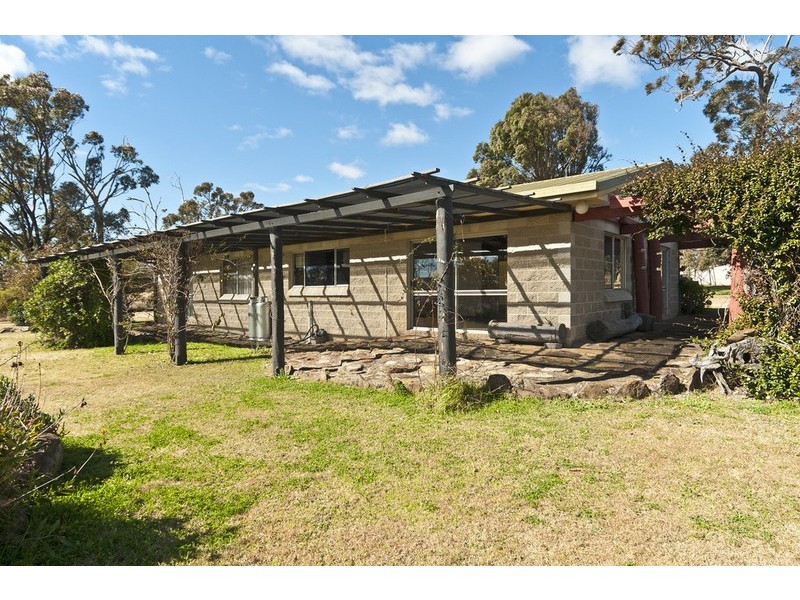 400 Savages Road, Hodgson Vale QLD 4352