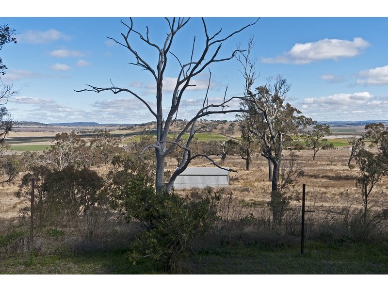 400 Savages Road, Hodgson Vale QLD 4352