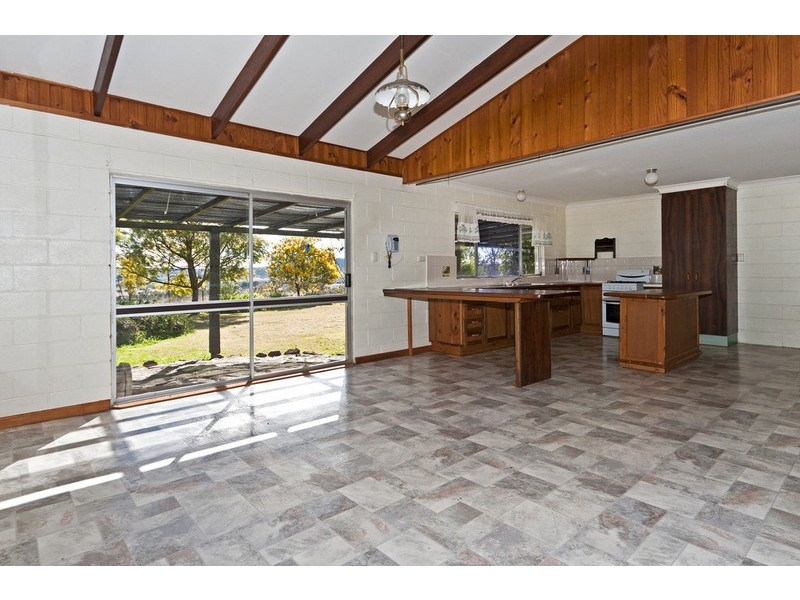 400 Savages Road, Hodgson Vale QLD 4352