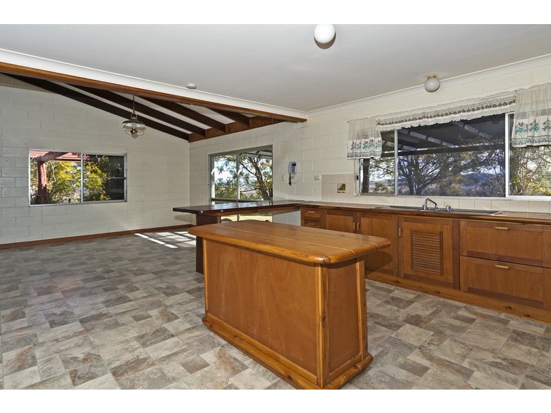 400 Savages Road, Hodgson Vale QLD 4352