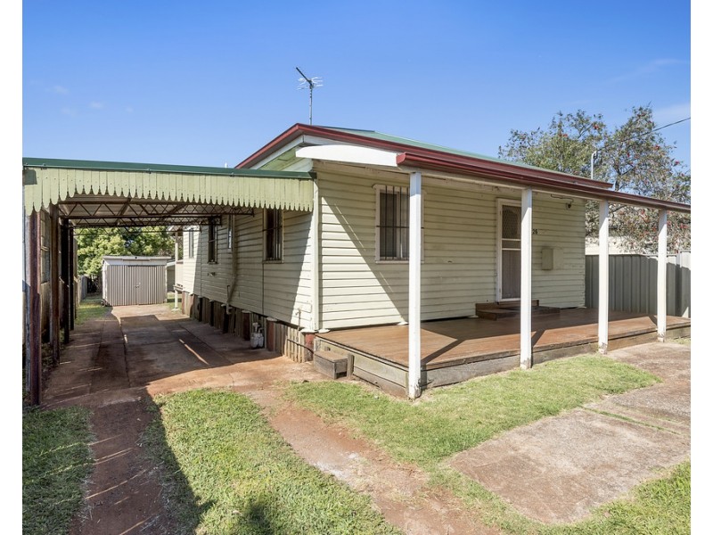 26 Rob Street, Newtown QLD 4350