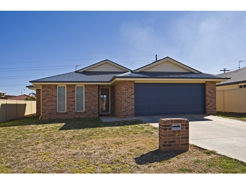 3 Ace Drive, Glenvale QLD 4350