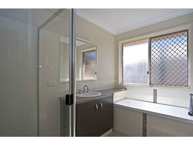 3 Ace Drive, Glenvale QLD 4350