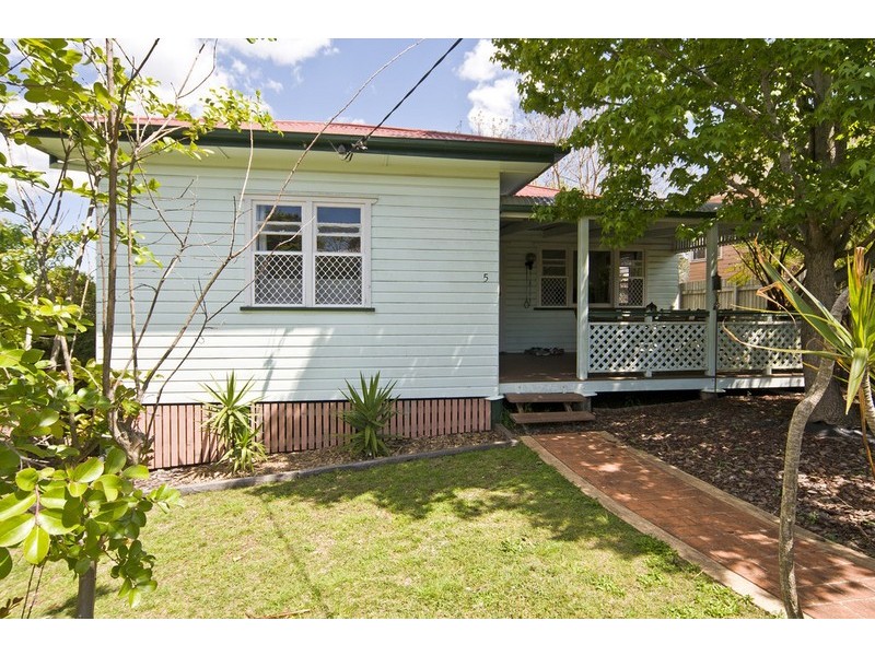 5 Sourris Street, Mount Lofty QLD 4350