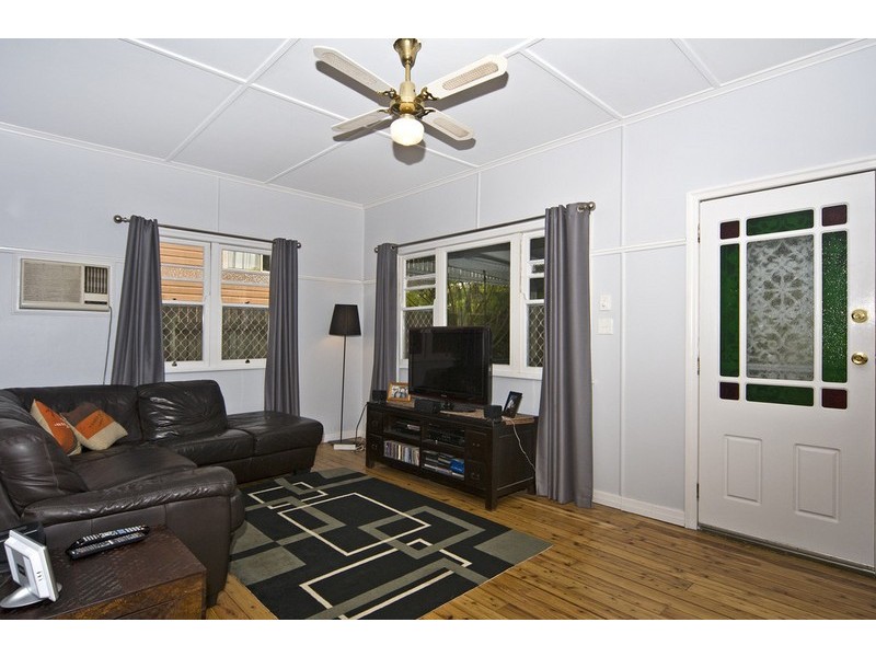 5 Sourris Street, Mount Lofty QLD 4350