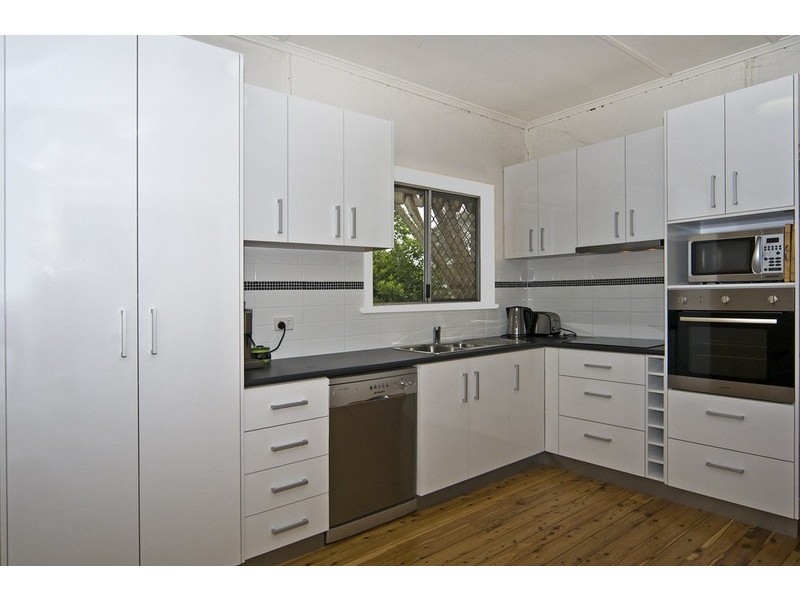 5 Sourris Street, Mount Lofty QLD 4350