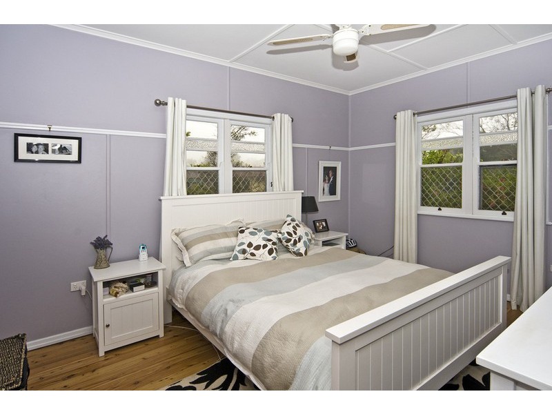 5 Sourris Street, Mount Lofty QLD 4350