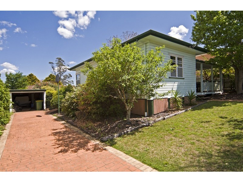 5 Sourris Street, Mount Lofty QLD 4350