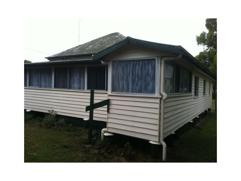 24 Eton Street, Cambooya QLD 4358