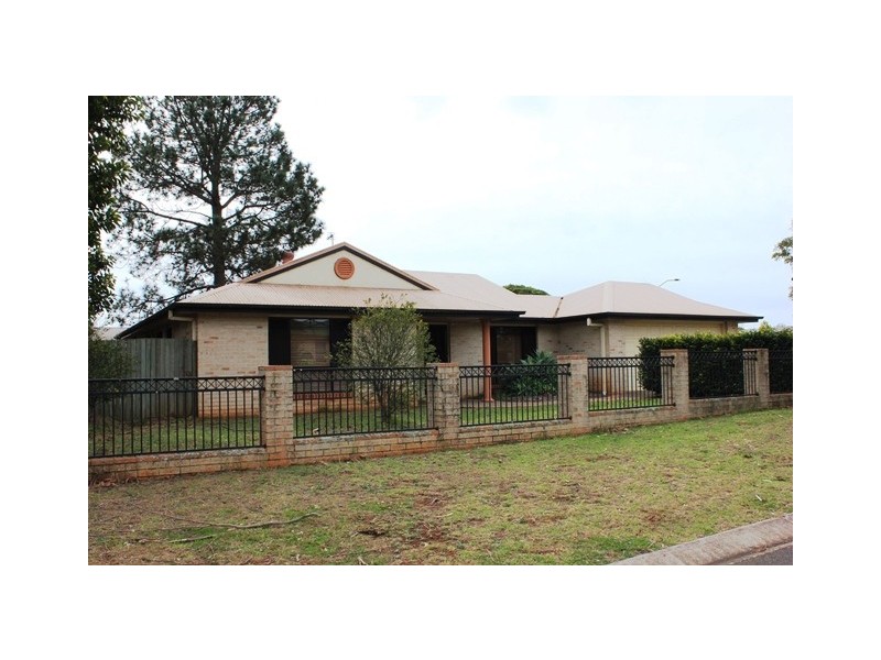 1 Albion Street, Kearneys Spring QLD 4350