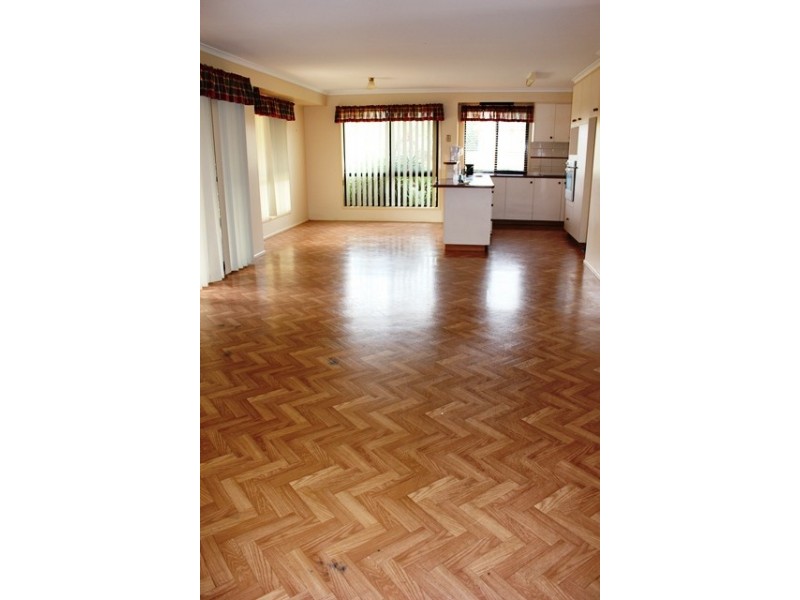 1 Albion Street, Kearneys Spring QLD 4350