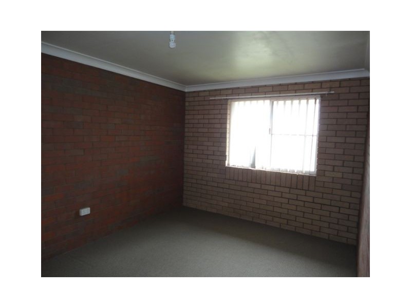 2/417 Stenner Street, Harristown QLD 4350